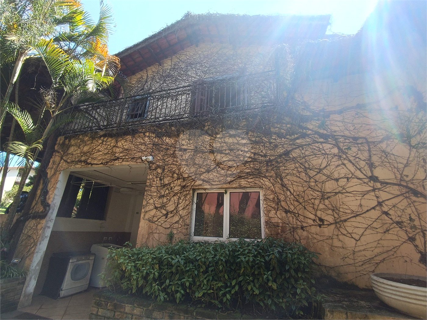 Casa à venda com 4 quartos, sendo 3 suítes, no condomínio Patrimônio do Carmo, São Roque - SP