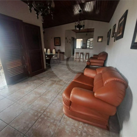 Casa à venda com 4 quartos, sendo 1 suíte, em Indaiá, Caraguatatuba, SP