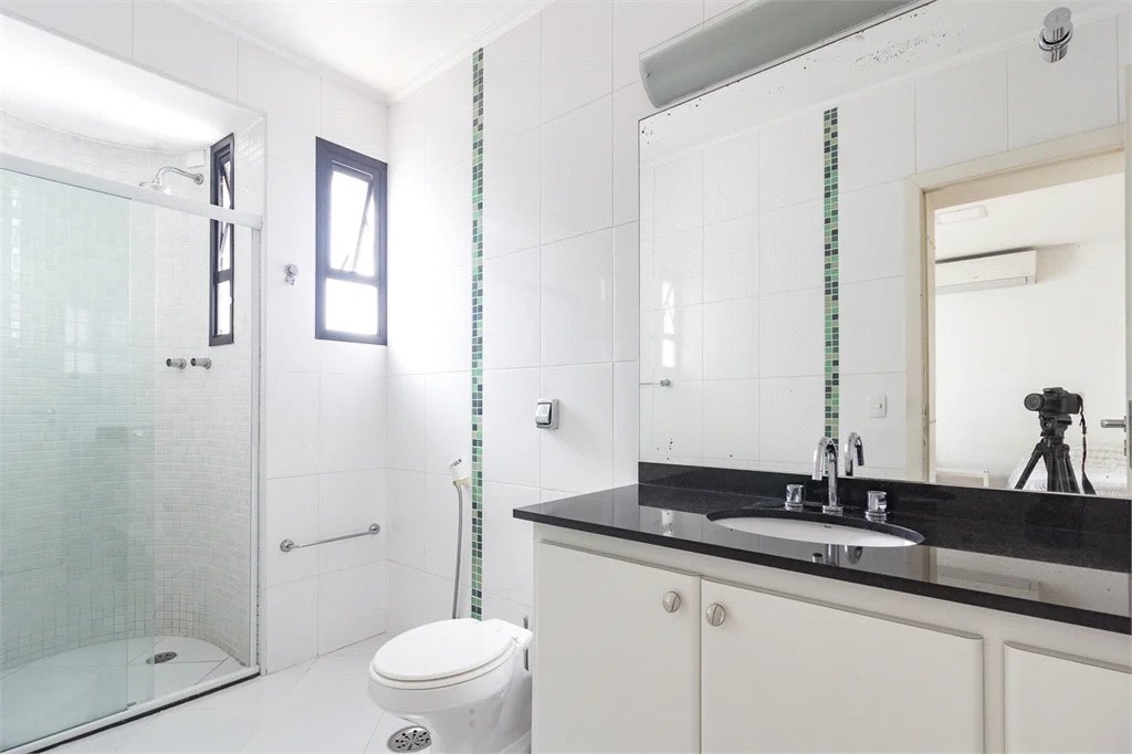 Apartamento à venda com 4 quartos, sendo 2 suítes,  em Jardim Parque Morumbi, São Paulo, SP