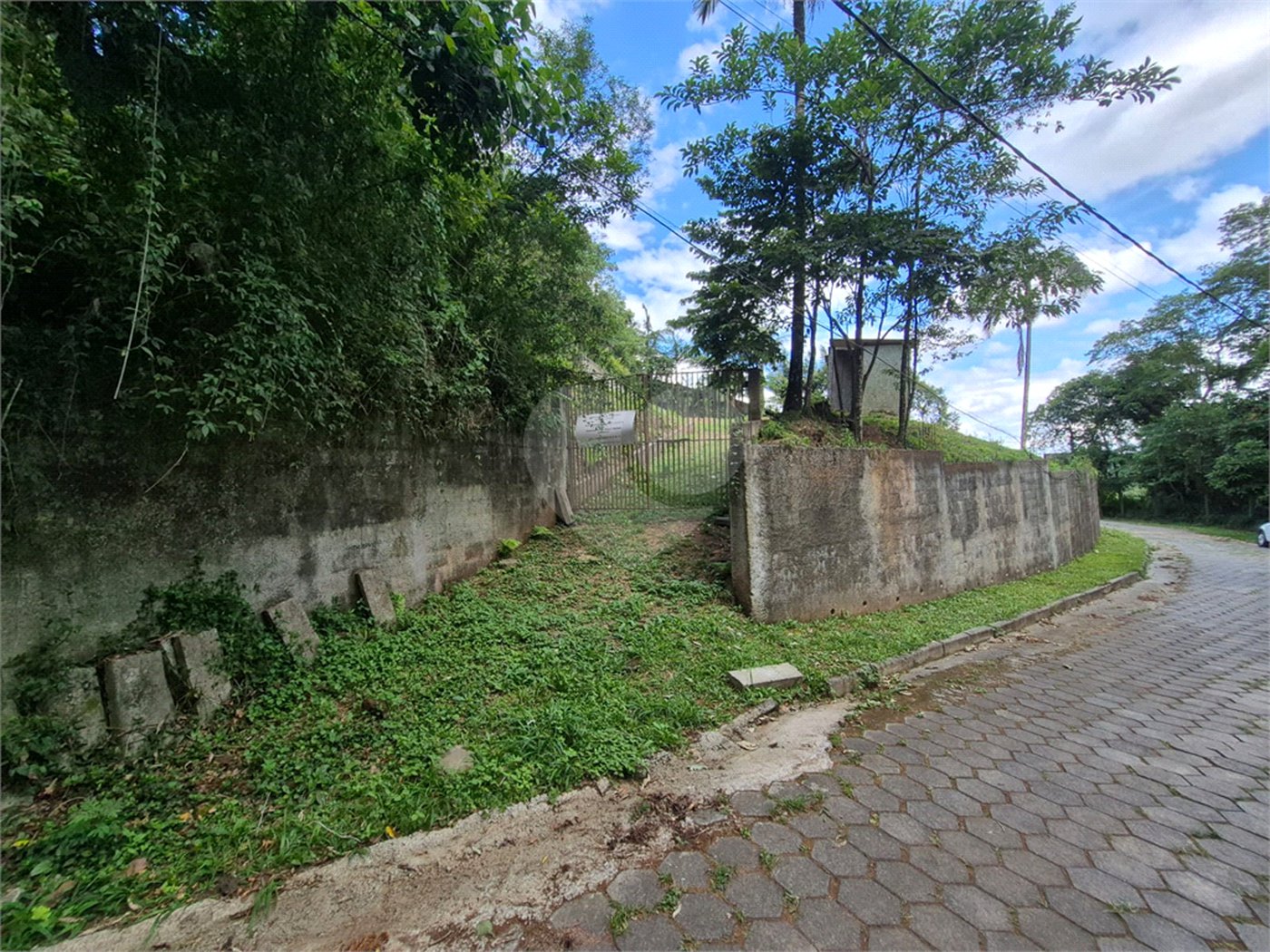 Casa à venda no condomínio Jardim da Montanha I, Mairiporã - SP