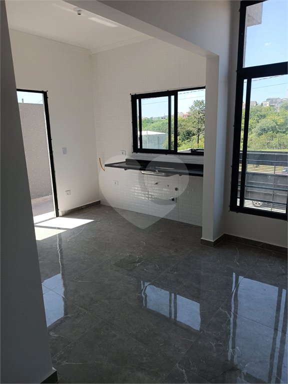 Casa à venda com 3 quartos, sendo 1 suíte, no condomínio Residencial Jardins da Catalunha, Atibaia - SP