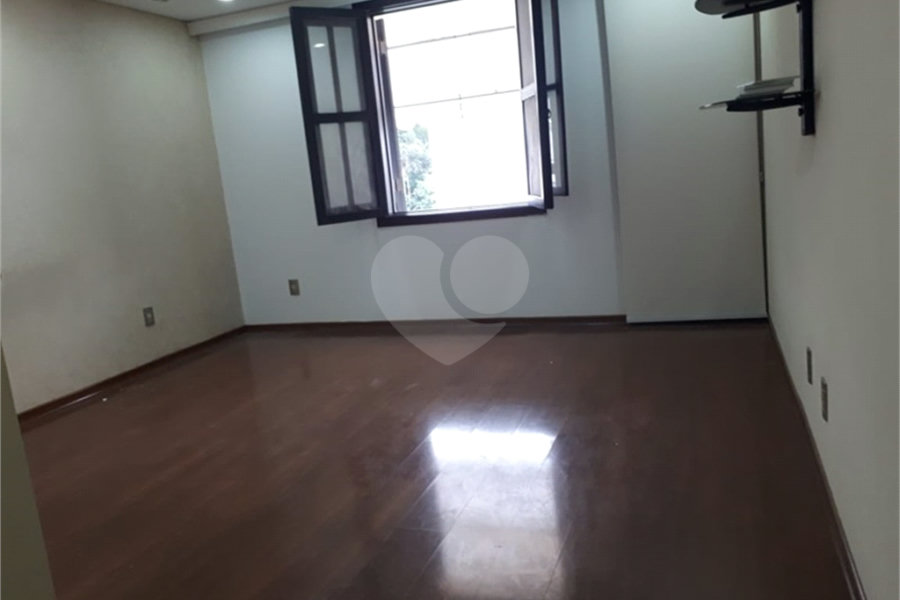 Sobrado à venda com 5 quartos, sendo 3 suítes, em Tremembé, São Paulo, SP