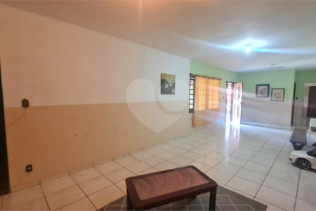 Chácara à venda com 3 quartos, sendo 1 suíte, em Vila Reis, Itapetininga, SP