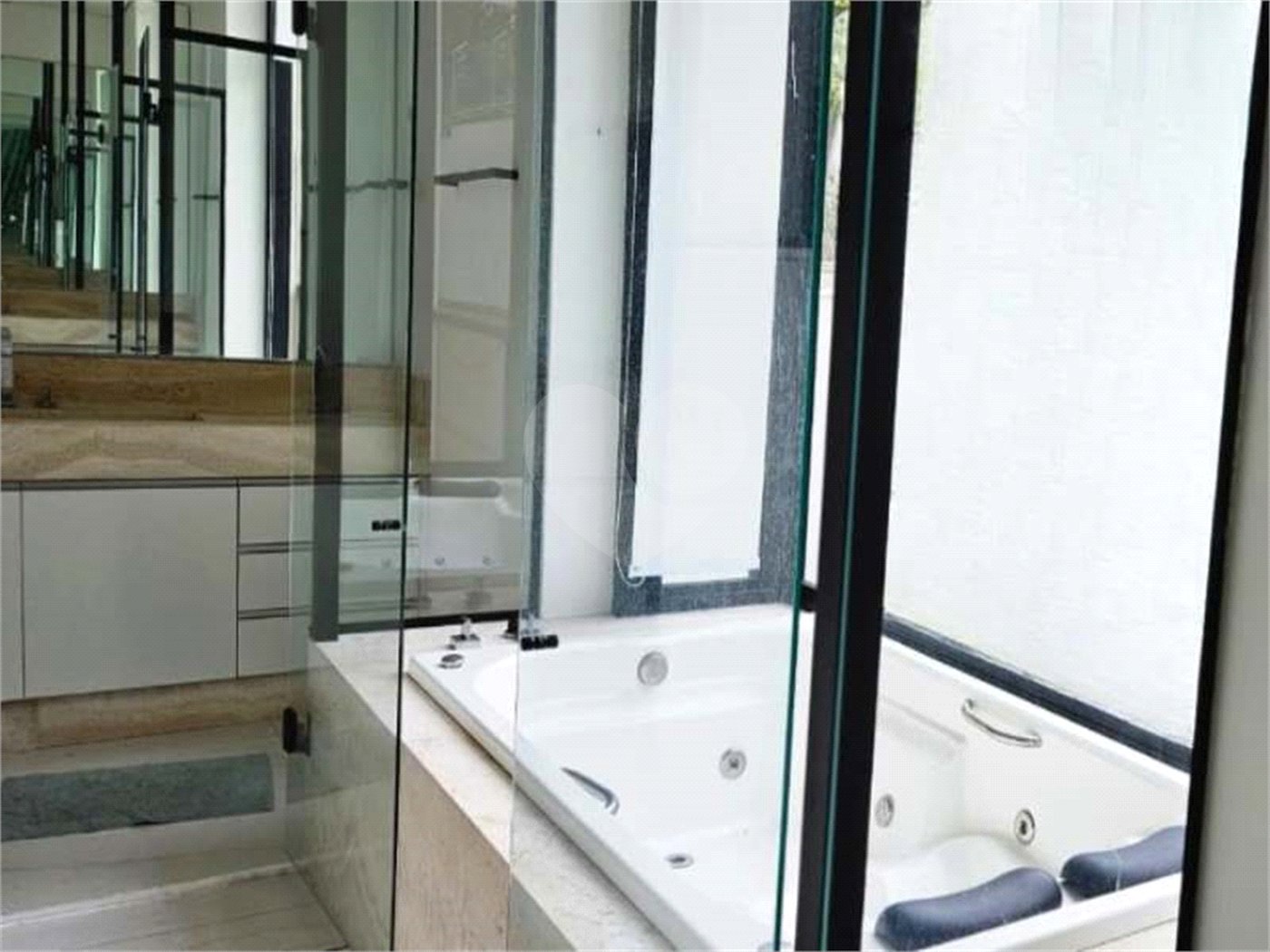 Casa à venda com 5 suítes no condomínio Tamboré II, Santana de Parnaíba - SP