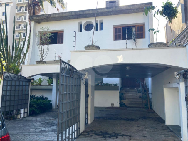 Sobrado para alugar com 4 quartos, sendo 2 suítes,  em Alto da Boa Vista, São Paulo, SP