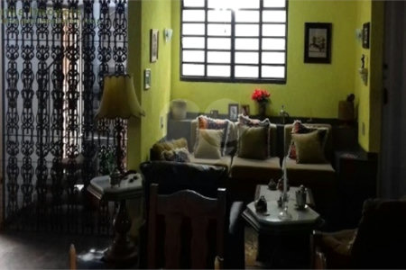 Sobrado à venda com 8 quartos, sendo 3 suítes, em Liberdade, São Paulo, SP