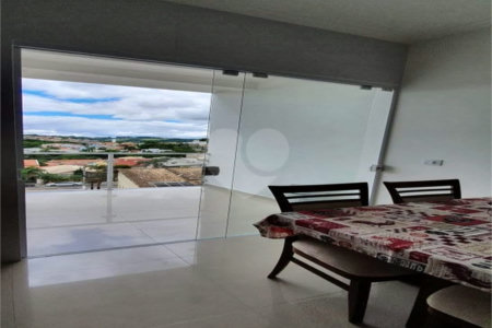 Casa à venda com 3 quartos, sendo 1 suíte, em Vila Santa Rosália, São Roque, SP