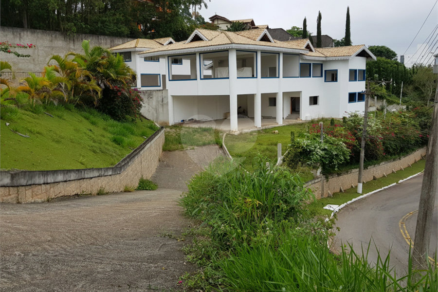Casa à venda com 4 suítes no condomínio Suíça da Cantareira, Mairiporã - SP