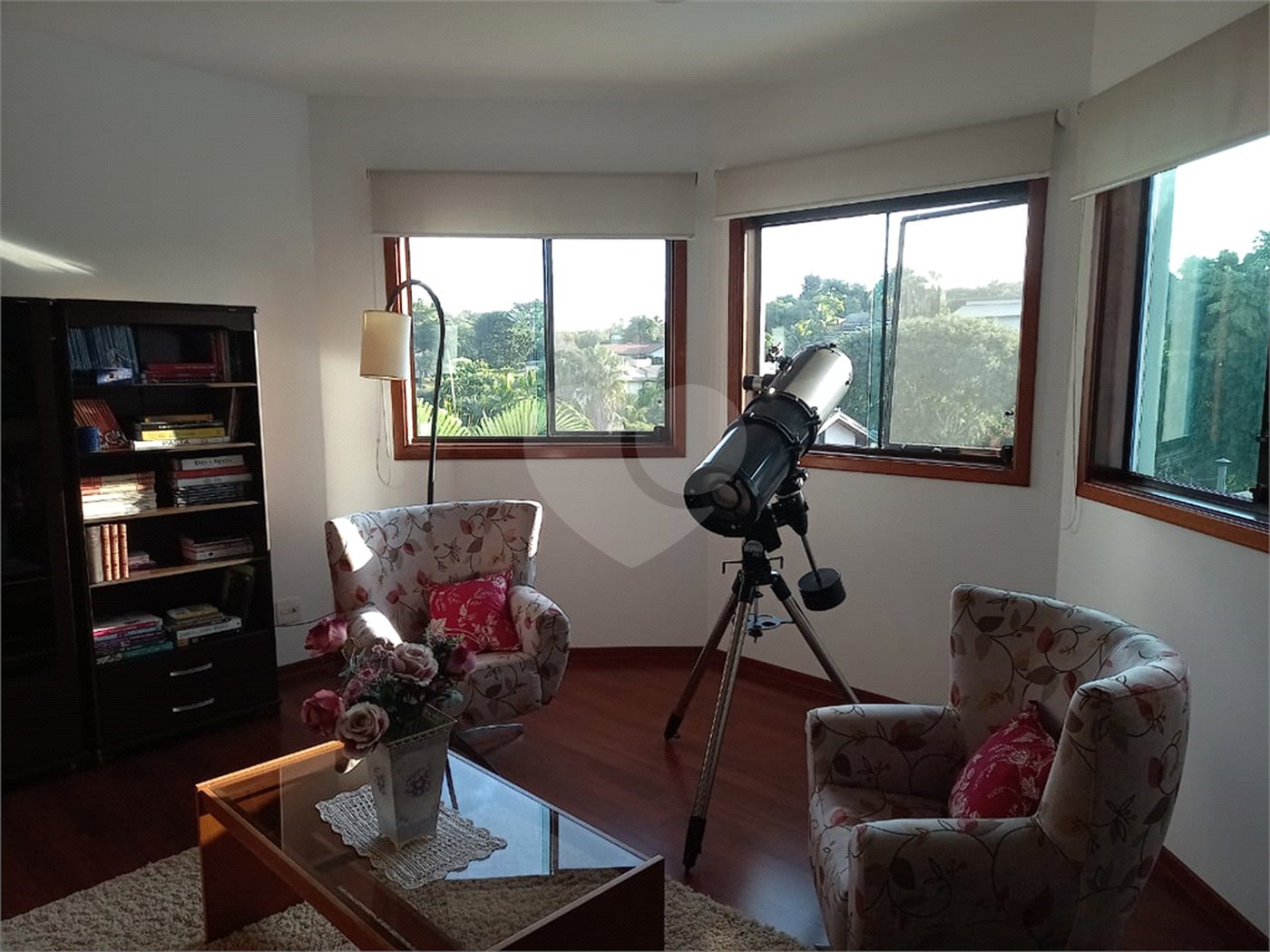 Casa à venda com 4 quartos, sendo 1 suíte, no condomínio Vale do Itamaracá, Valinhos - SP