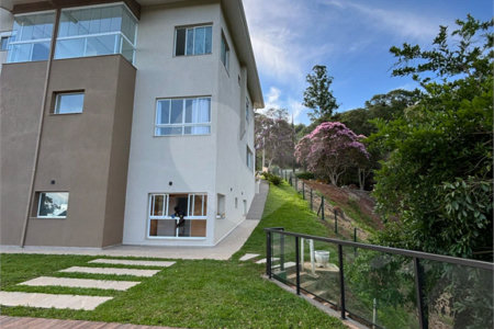 Casa à venda ou para alugar com 5 suítes no condomínio Quebec Villie, São Roque - SP