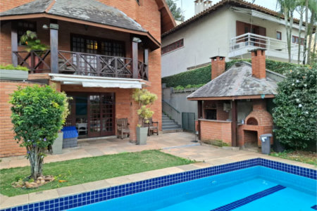 Sobrado à venda com 4 quartos, sendo 2 suítes, em Jardim Leonor, São Paulo, SP