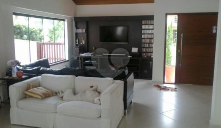 Sobrado à venda com 5 suítes em Enseada, Bertioga, SP