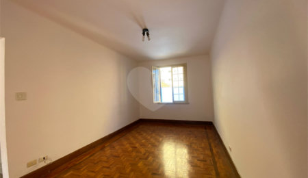 Casa à venda com 2 quartos, sendo 1 suíte,  em Aclimação, São Paulo, SP