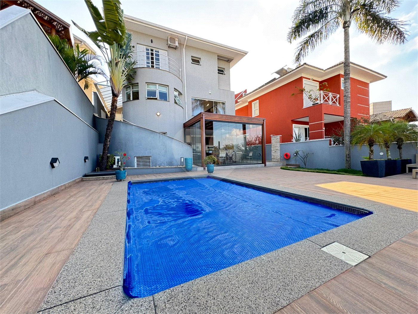 Casa à venda com 3 suítes no condomínio Terras de São Francisco, Vinhedo - SP