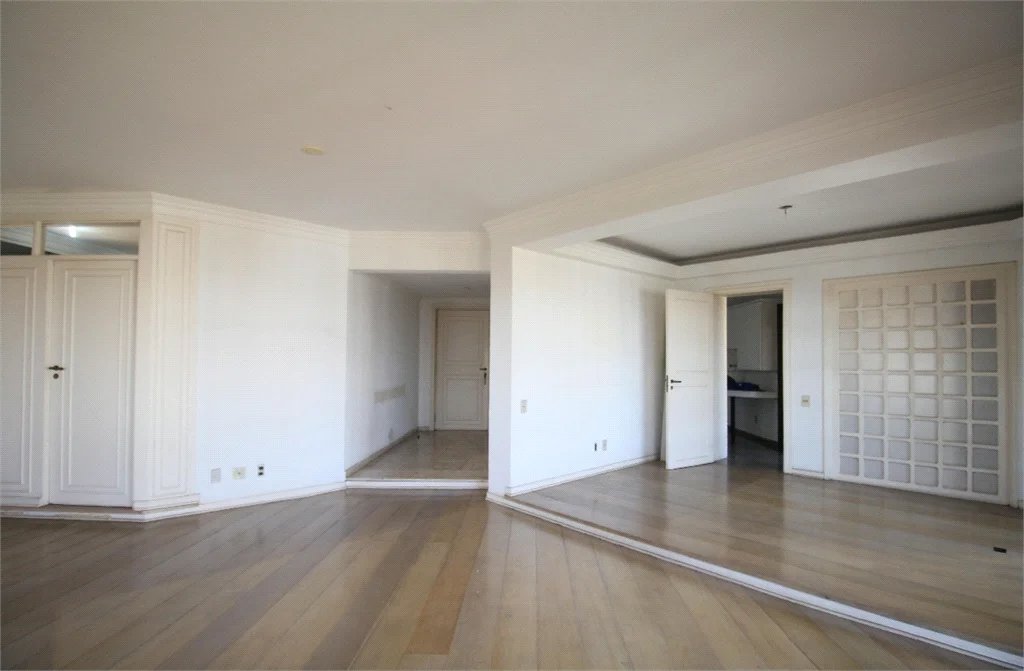 Apartamento à venda com 3 suítes em Vila Suzana, São Paulo, SP