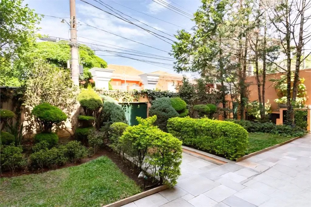Casa à venda com 4 suítes em Jardim Leonor, São Paulo, SP