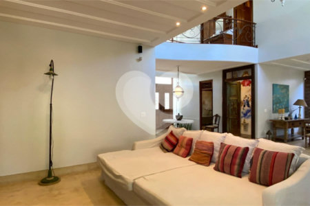 Casa à venda com 1 quarto, sendo 3 suítes, no Centro, Porto Seguro, BA