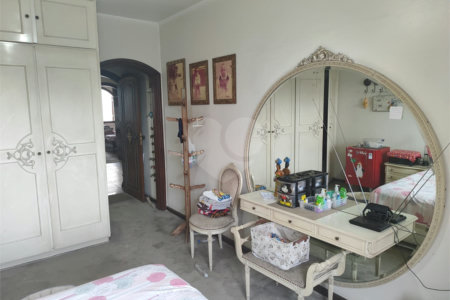 Casa à venda com 4 quartos, sendo 2 suítes, no condomínio Chácara das Rosas, São Paulo - SP