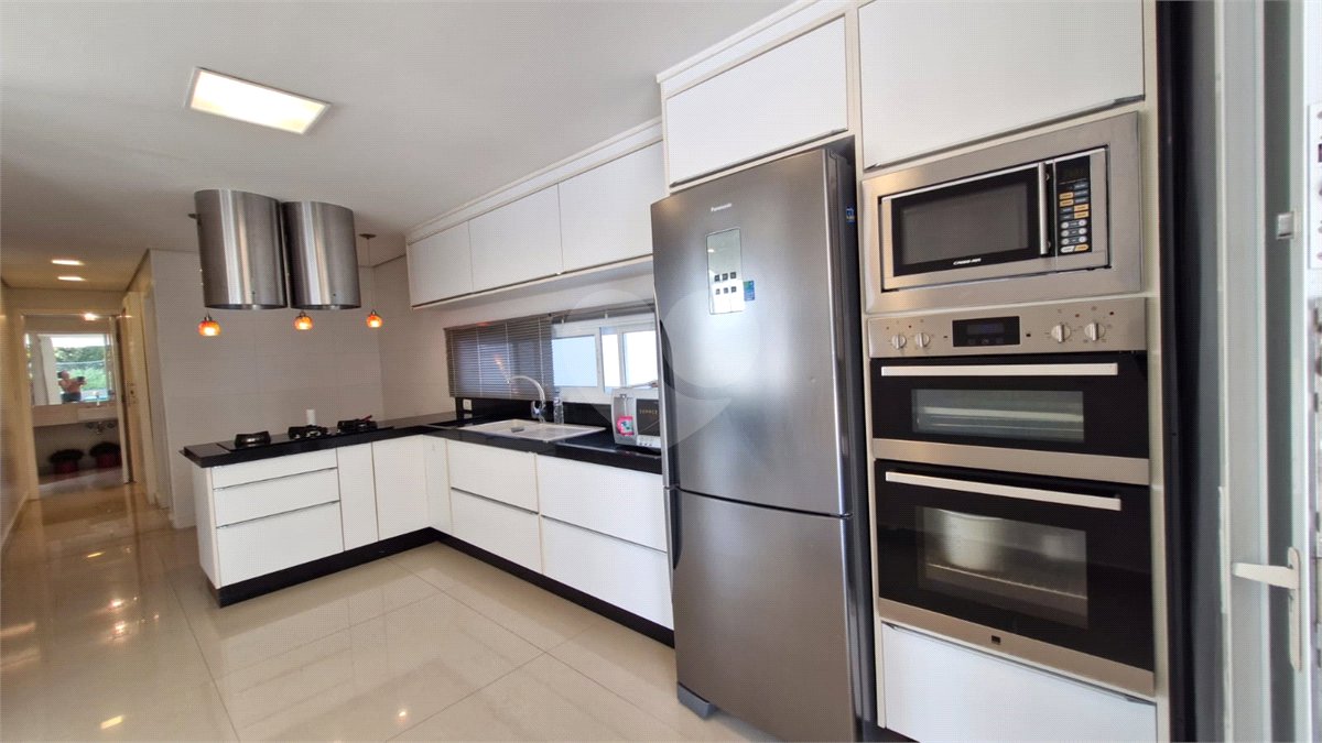 Casa à venda ou para alugar com 5 quartos, sendo 4 suítes, no condomínio Shamballa II, Atibaia - SP