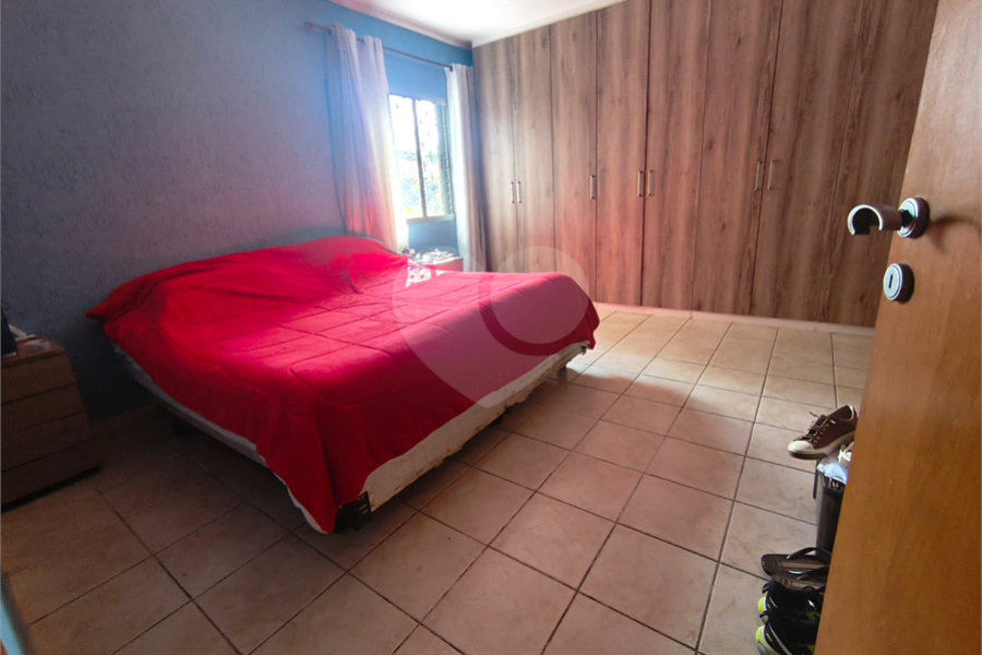 Sobrado à venda com 8 quartos, sendo 2 suítes, em Parada Inglesa, São Paulo, SP