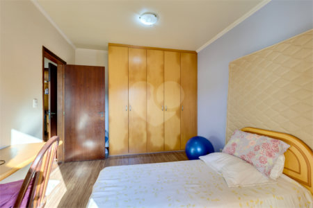 Sobrado à venda com 4 quartos, sendo 1 suíte, em Alto da Boa Vista, São Paulo, SP