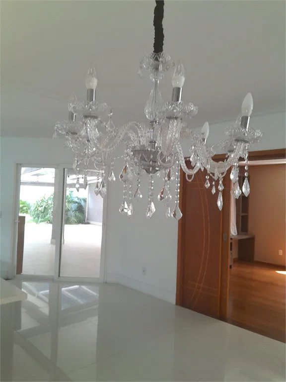 Casa à venda ou para alugar com 4 suítes em Chácaras São Carlos, Cotia, SP