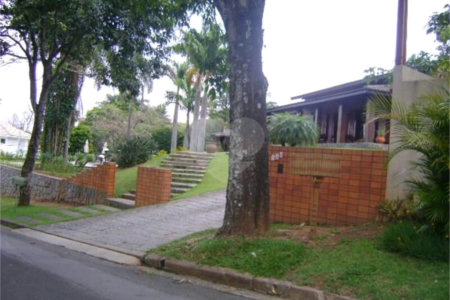 Casa à venda com 5 quartos, sendo 3 suítes, no condomínio Estância Marambaia, Vinhedo - SP