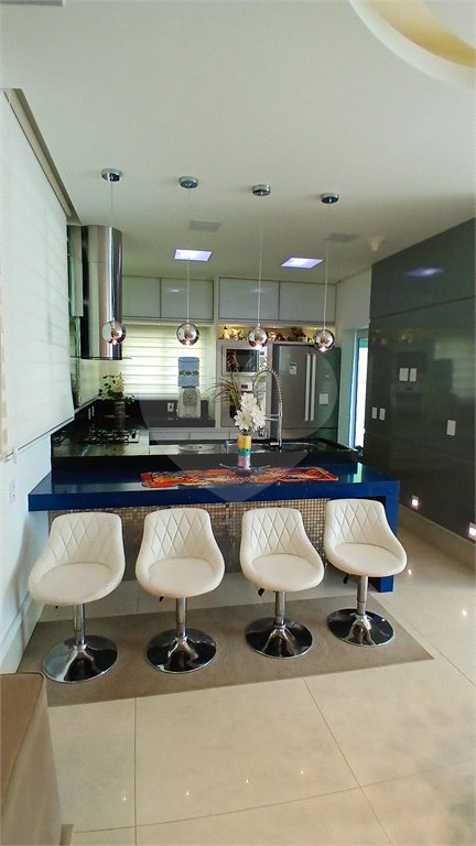 Casa à venda com 3 suítes no condomínio Figueira Garden, Atibaia - SP