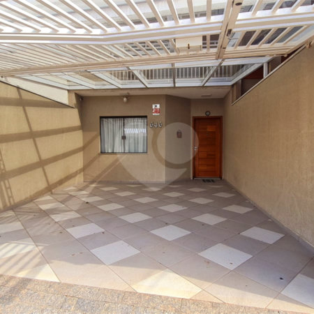 Sobrado à venda com 3 quartos, sendo 1 suíte,  em Jardim Leocádia, Sorocaba, SP