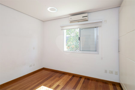 Casa à venda com 3 suítes no condomínio Villaggio Belvedere, São Paulo - SP