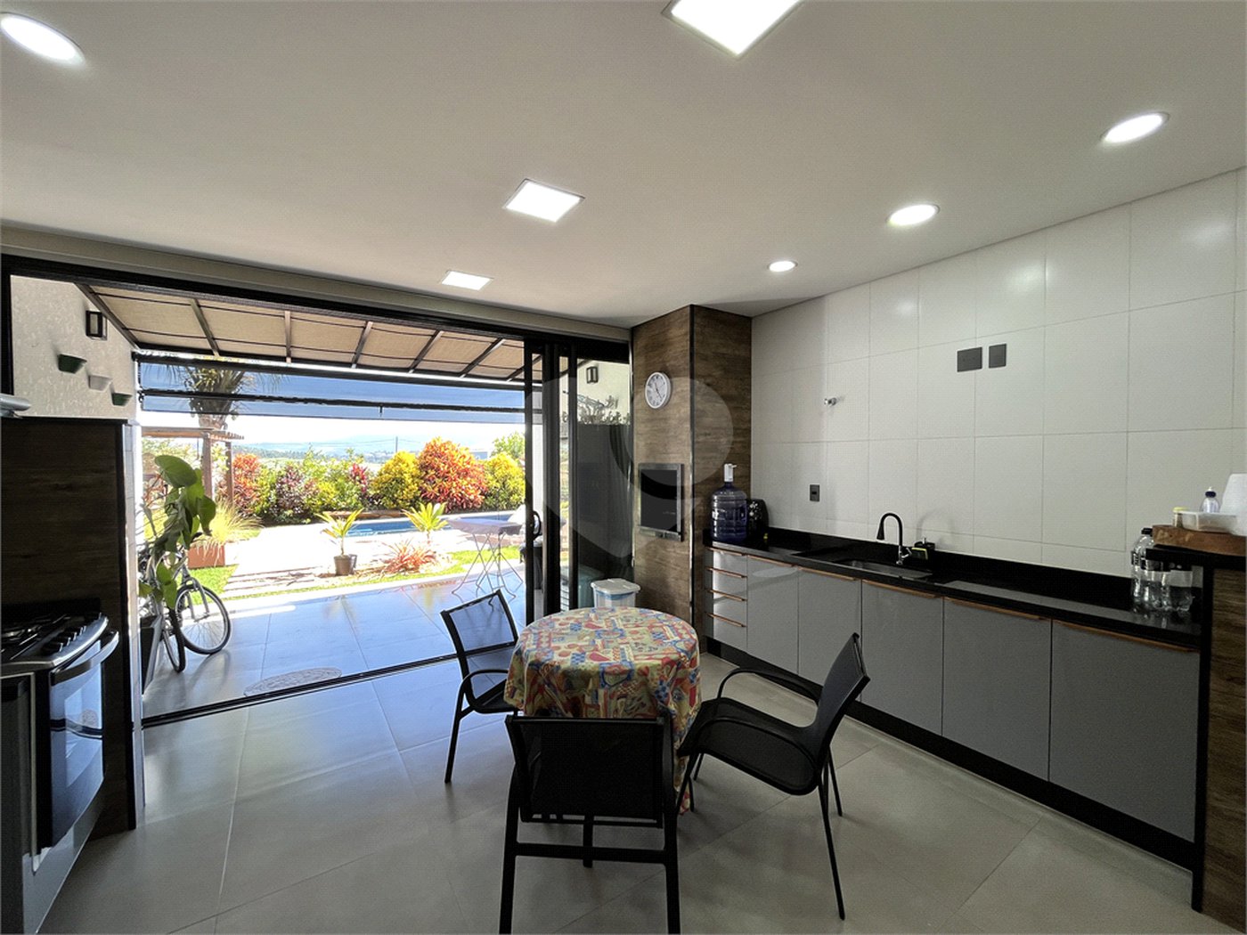 Casa à venda com 3 suítes no condomínio Village Ipanema 1, Araçoiaba da Serra - SP