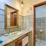 Casa à venda com 4 quartos, sendo 2 suítes, em Jardim Cordeiro, São Paulo, SP
