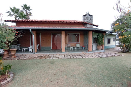 Casa à venda com 4 suítes no condomínio Estância Marambaia, Vinhedo - SP