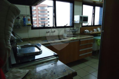 Apartamento à venda com 3 suítes em Vila Suzana, São Paulo, SP