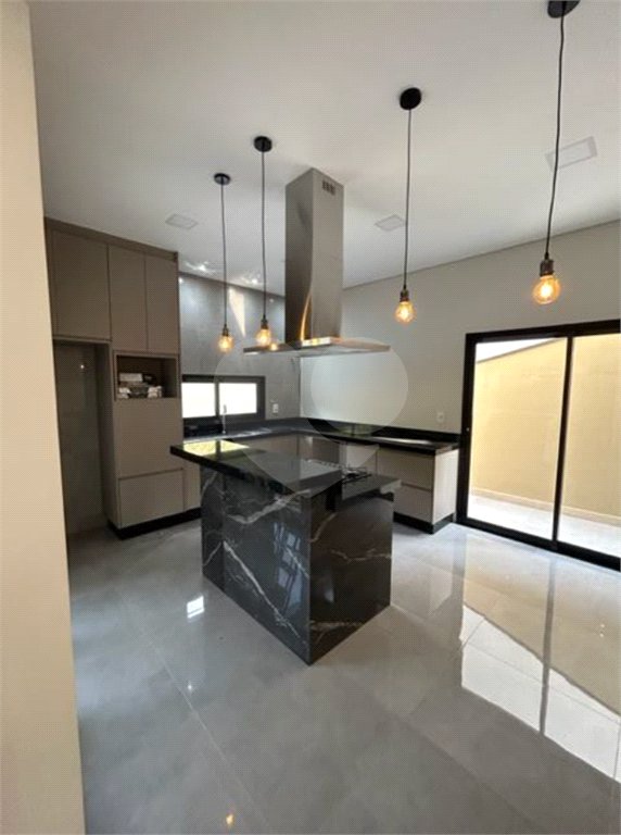 Casa à venda com 3 quartos, sendo 1 suíte, no condomínio Residencial Lagos D Icarai, Salto - SP