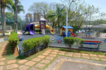 Casa à venda com 4 quartos, sendo 2 suítes,  no condomínio Aromaz, São Bernardo do Campo - SP