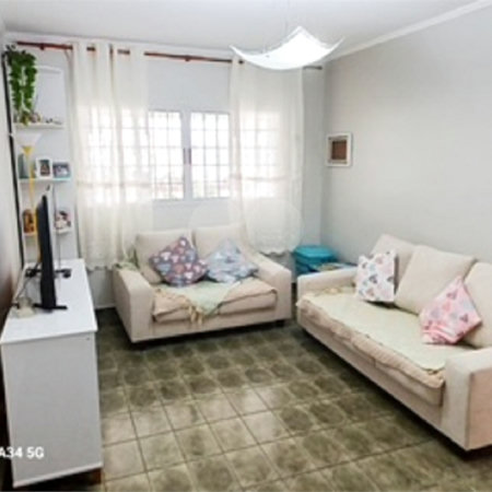 Casa à venda com 3 quartos, sendo 1 suíte, em Vila Roque, São Paulo, SP