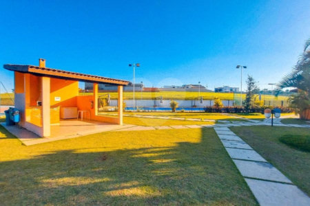 Casa à venda com 3 quartos, sendo 1 suíte, no condomínio Residencial Fazenda Alta Vista, Salto de Pirapora - SP