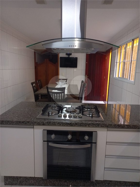 Sobrado à venda com 3 quartos em Jardim Marisa, São Paulo, SP