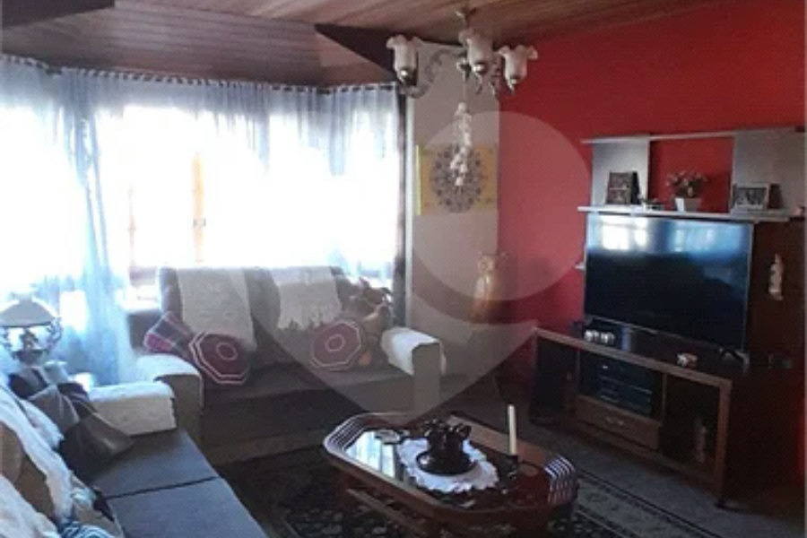 Sobrado à venda com 3 quartos, sendo 1 suíte, em Vila Isabela, Campos do Jordão, SP