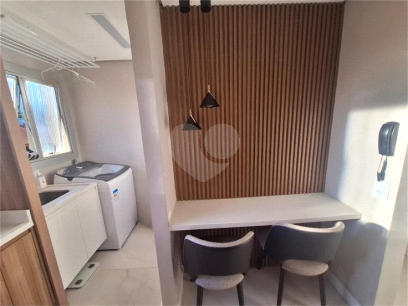 Apartamento totalmente mobiliado com 2 dormitórios, 1 vaga