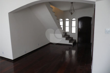 Casa à venda com 5 quartos, sendo 3 suítes, em Vila São Francisco, São Paulo, SP