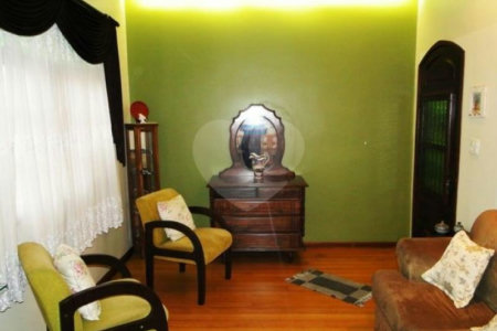 Sobrado à venda com 8 quartos, sendo 2 suítes,  em Santana, São Paulo, SP