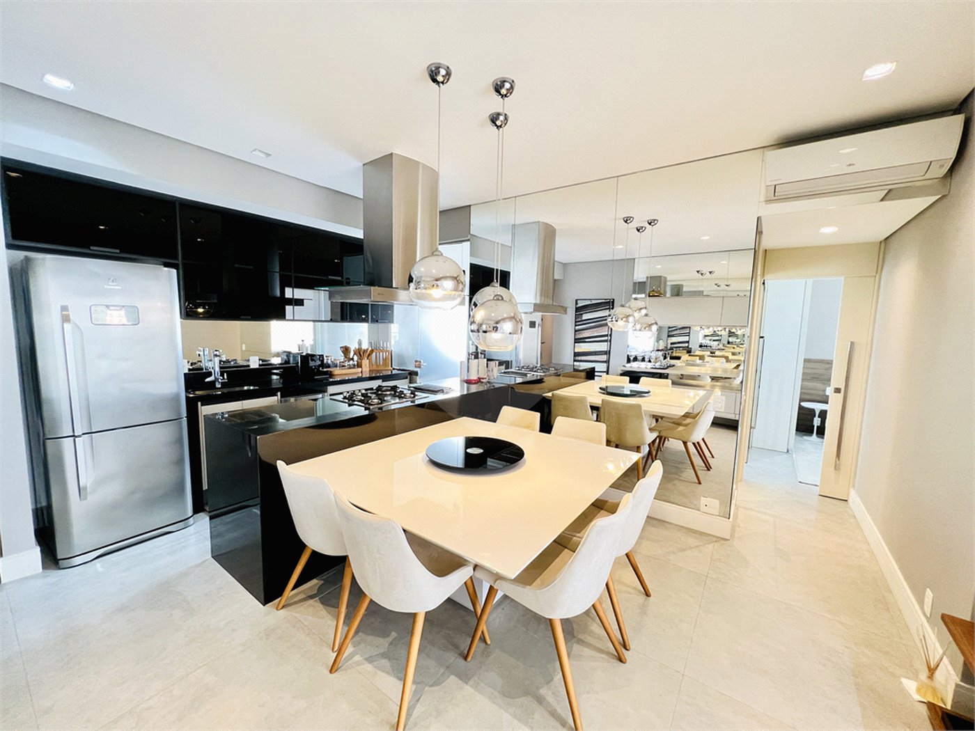 Apartamento venda / locação Vila Nova Conceição, 80m², andar alto, 1 suíte e 2 vagas