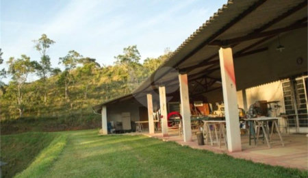 Sítio à venda com 10 quartos, sendo 4 suítes, no Centro, Natividade da Serra, SP
