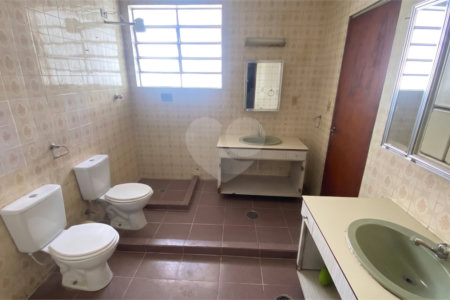 Sobrado à venda ou para alugar com 4 quartos, sendo 1 suíte,  em Parque Colonial, São Paulo, SP