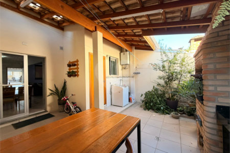 Casa à venda com 3 quartos, sendo 1 suíte, no condomínio Village Sarriá, Sorocaba - SP