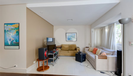 Casa de Vila à venda com 4 quartos, sendo 3 suítes,  em Chácara Santo Antônio, São Paulo, SP