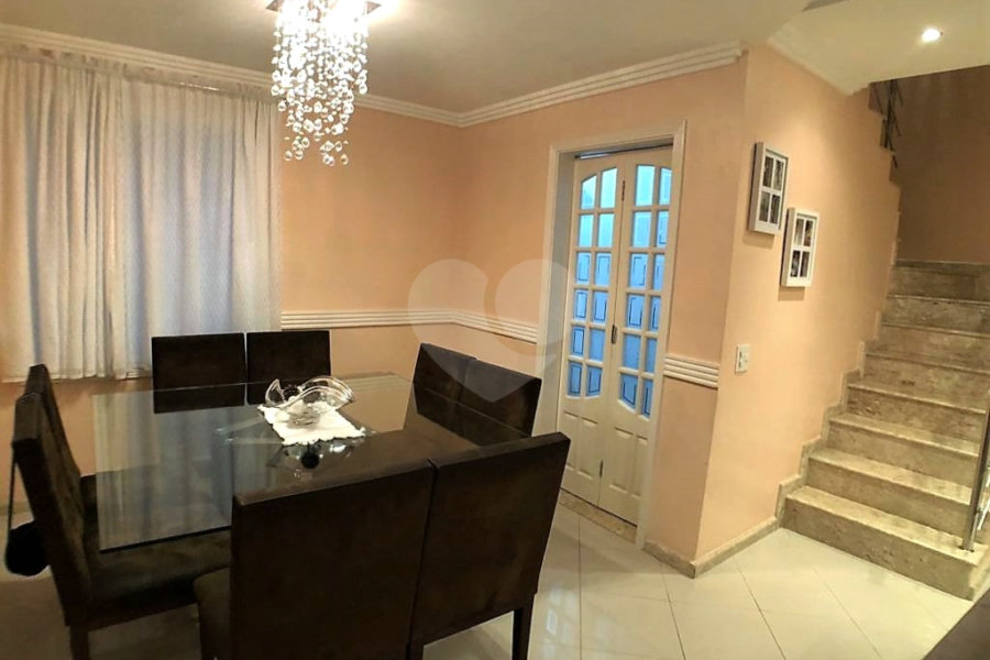 Casa à venda com 3 quartos, sendo 1 suíte, no condomínio Res Vista Verde, São Paulo - SP