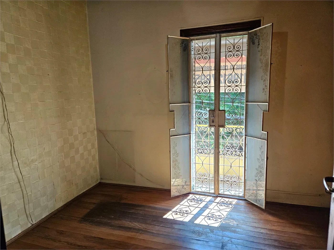 Casa à venda com 3 quartos, sendo 1 suíte, em Água Branca, São Paulo, SP
